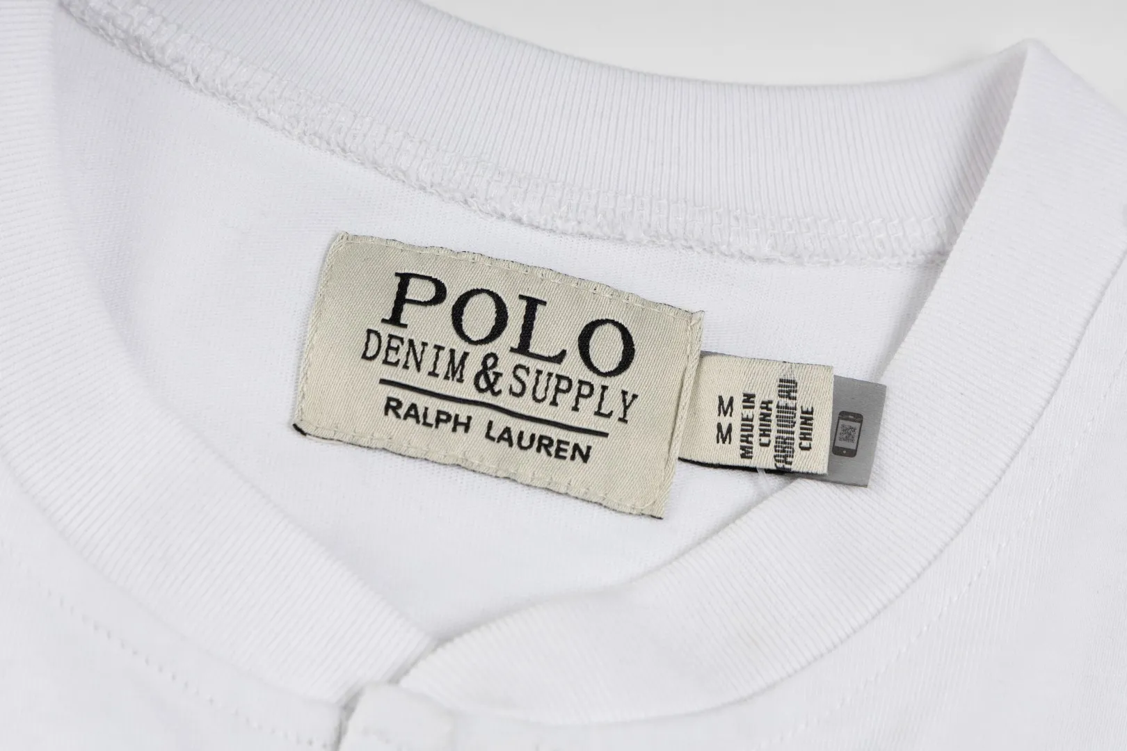 P196 R85 Ralph Lauren Washed, brushed, distressed, Henry stand-up collar, open chest, long-sleeved bottoming shirt, thin sweatshirt, fabric 100% Xinjiang long-staple cotton, imported embroidery logo on the chest, custom threaded collar, classic embroidery, the highest version, suitable for business and leisure daily use! 🌘3-button placket, laser logo pearlescent resin buttons, cuffs and hem are double-stitched, different from the currency version. Washed and distressed, sand-washed and stir-fried. Color: White, Black, Navy Blue, Army Green, Gray Size: S M L XL Length: 69/70/72/75 Bust: 102/108/116/124 Shoulder width: 43/45/47/49 Recommended weight: 100-120/120-140/140-160/160-180 pounds